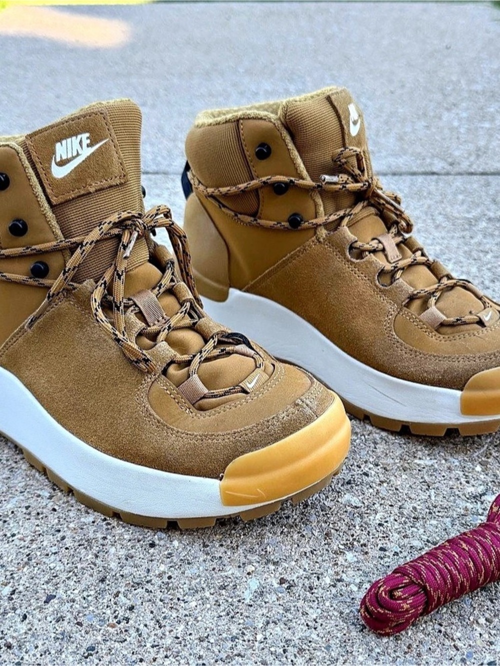 Nike Manoa Leather Boots Brown & White US 7.5 women’s